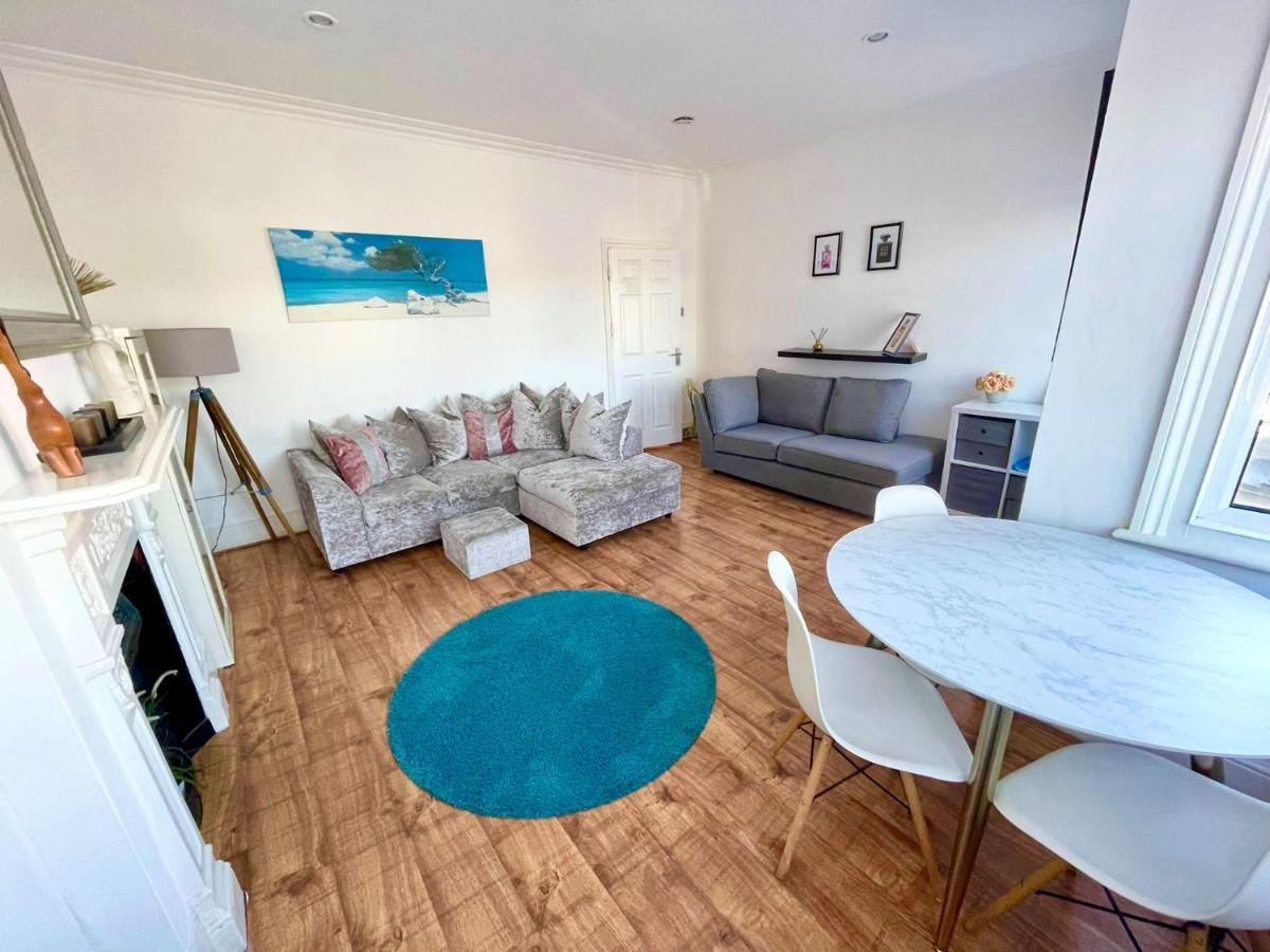 Large 3 Bedroom modern apartment close to central London Finchley Exterior foto